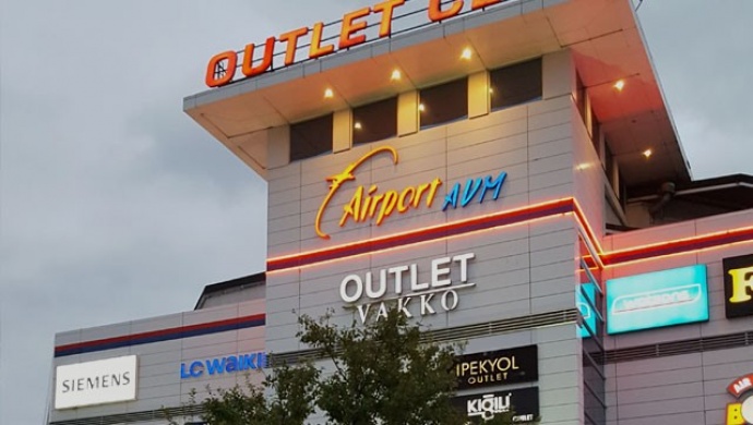 مول المطار اسطبنول "اوت ليت"